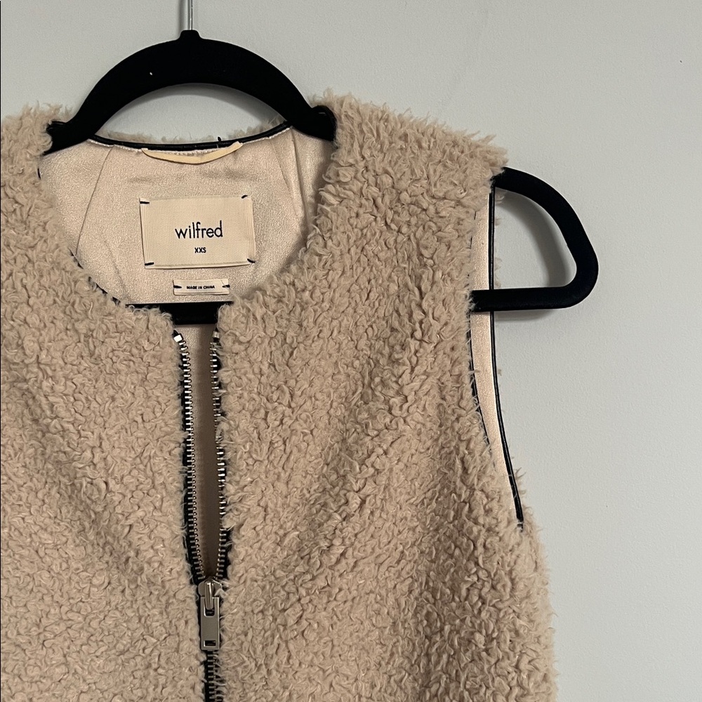Aritzia Wilfred Cream Sherpa Vest
